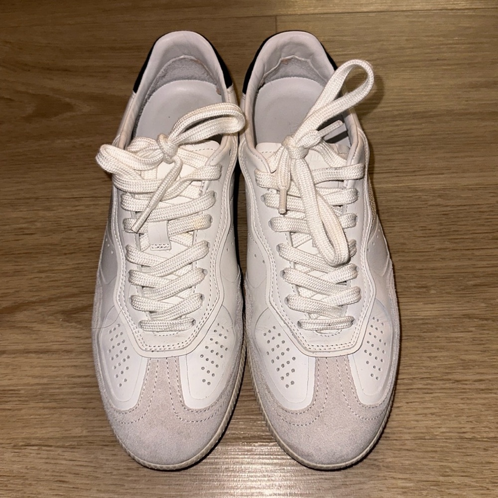 Alohas Sneakers